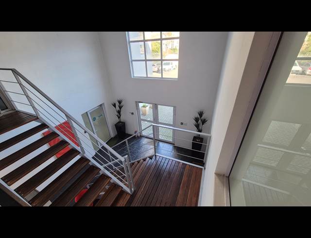 145M² OFFICE TO LET IN WESTLAKE