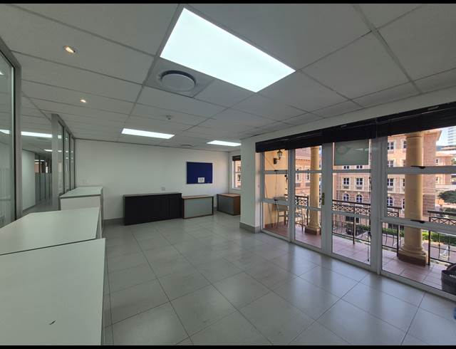 911M² OFFICE TO LET IN SANDTON CENTRAL