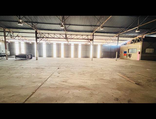 1,150M² WAREHOUSE TO LET IN CHAMDOR