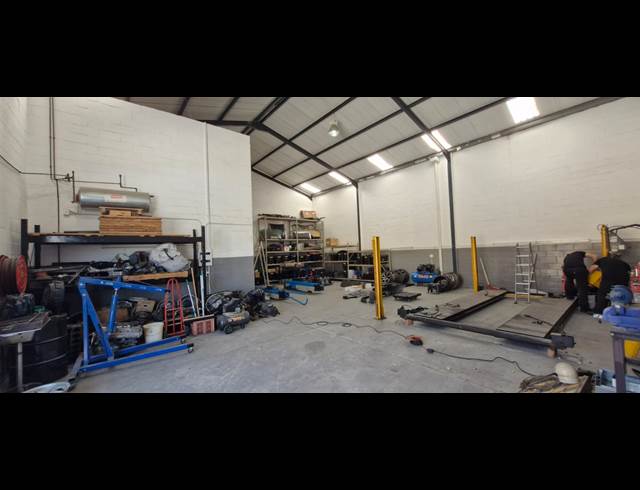 216M² WAREHOUSE TO LET IN KILLARNEY GARDENS