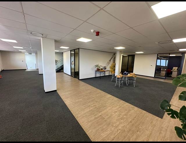 6,940M² WAREHOUSE TO LET IN NORTH RIDING