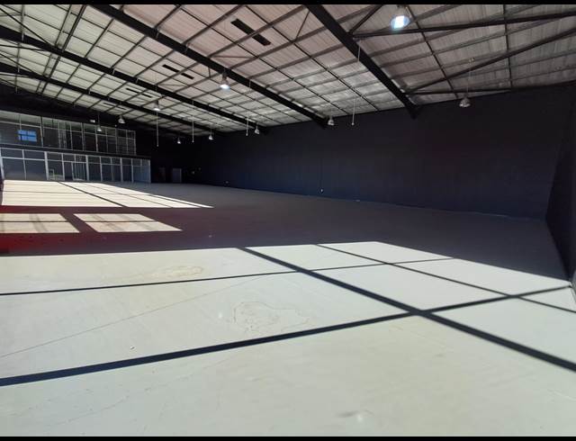 2,248M² SHOWROOM TO LET IN DUNCANVILLE