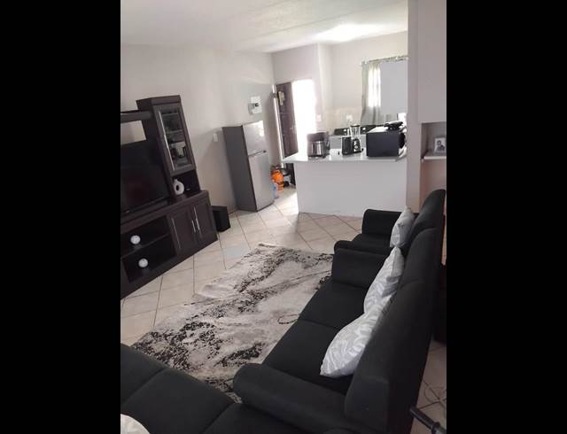 2 BEDROOM PROPERTY TO RENT IN KANNONIERS PARK