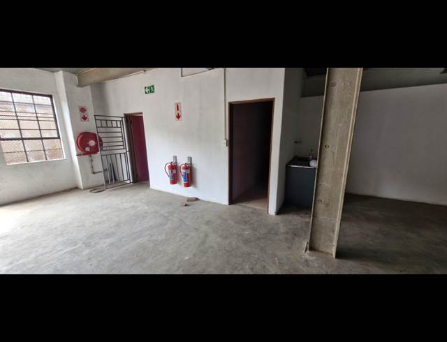 415M² WAREHOUSE TO LET IN TROYEVILLE