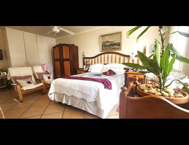 2 BEDROOM FREEHOLD RENTED IN SUNNINGDALE