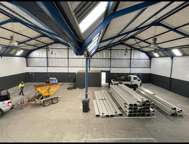 700M² WAREHOUSE TO LET IN STIKLAND INDUSTRIAL