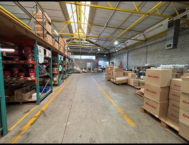 1,951M² FACTORY TO LET IN MAITLAND