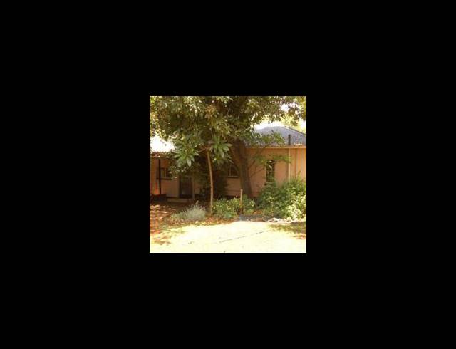 5 bed property to rent in WILLOW PARK MANOR