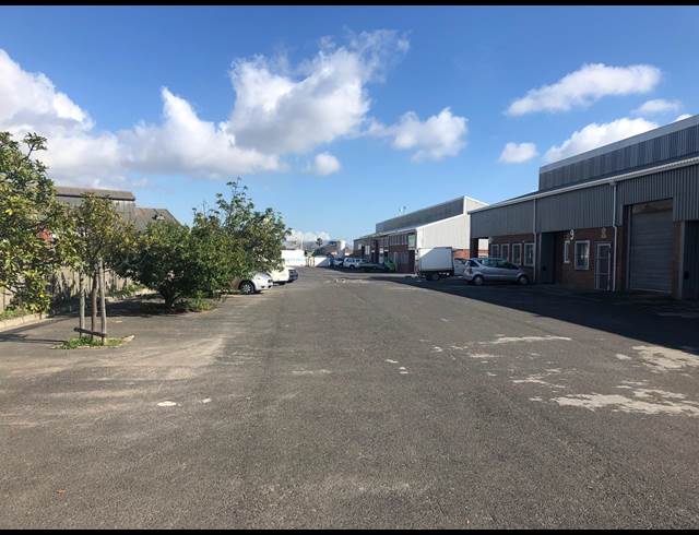 195M² MINI FACTORY RENTED IN EPPING INDUSTRIAL
