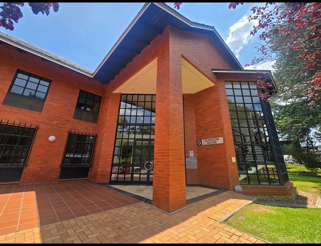 363M² OFFICE TO LET IN LYME PARK
