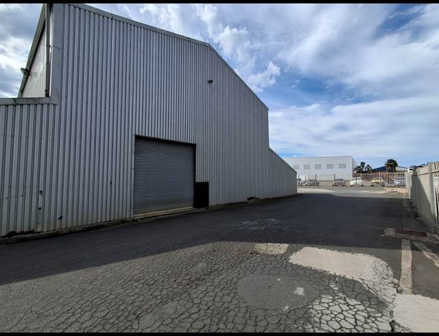 2,563M² WAREHOUSE TO LET IN WOODBROOK