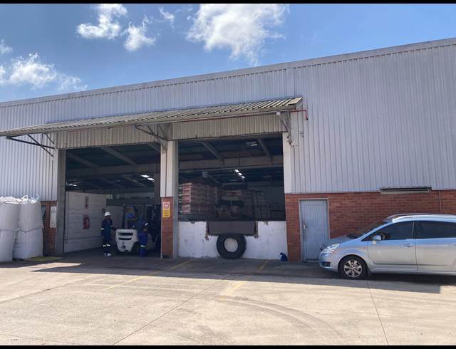 1,639M² WAREHOUSE TO LET IN NEW GERMANY