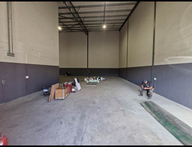 342M² WAREHOUSE TO LET IN STIKLAND INDUSTRIAL