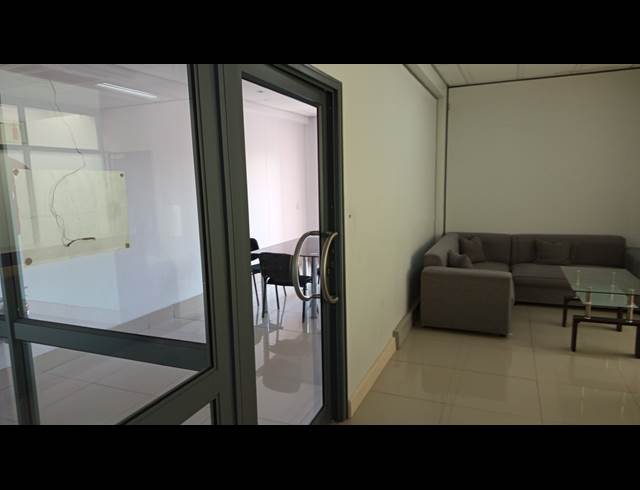 220M² OFFICE TO LET IN NDABENI