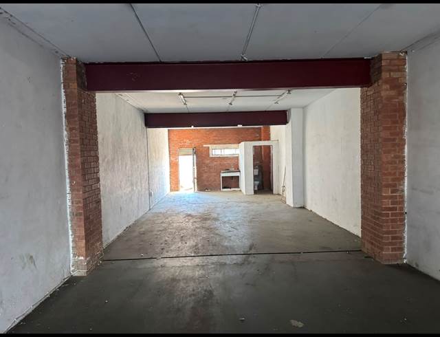 200M² WAREHOUSE TO LET IN CROWN