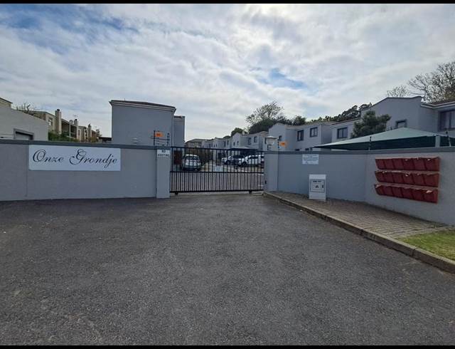 2 BEDROOM PROPERTY TO RENT IN VREDEKLOOF