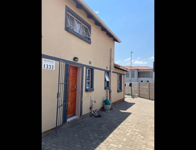 3 bedrooms available for rental 1/1/2025