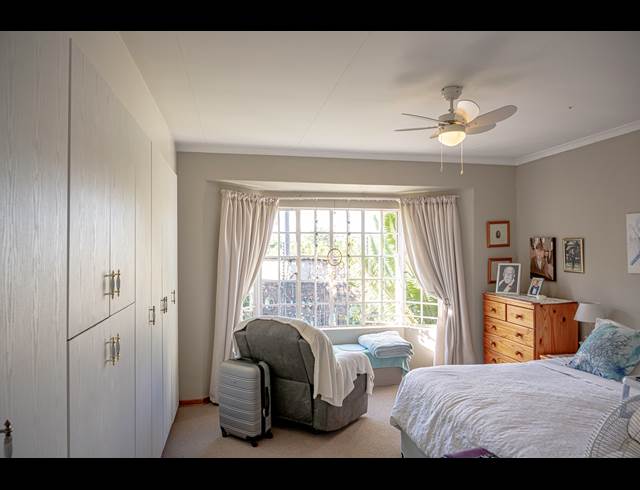 3 bed property to rent in CHANCLIFF AH