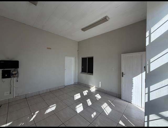 391M² WAREHOUSE TO LET IN HALFWAY HOUSE