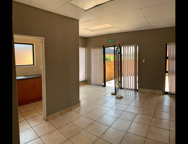 470M² WAREHOUSE TO LET IN HONEYDEW