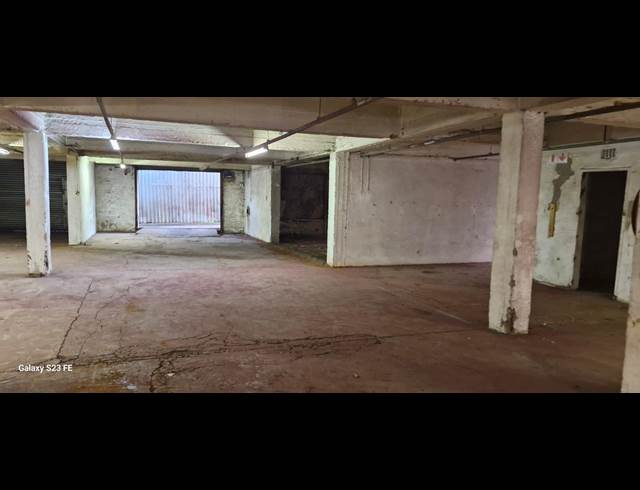 1,700M² WAREHOUSE TO LET IN VILLAGE MAIN