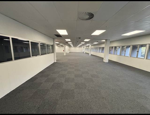 650M² OFFICE TO LET IN RIVERSIDE