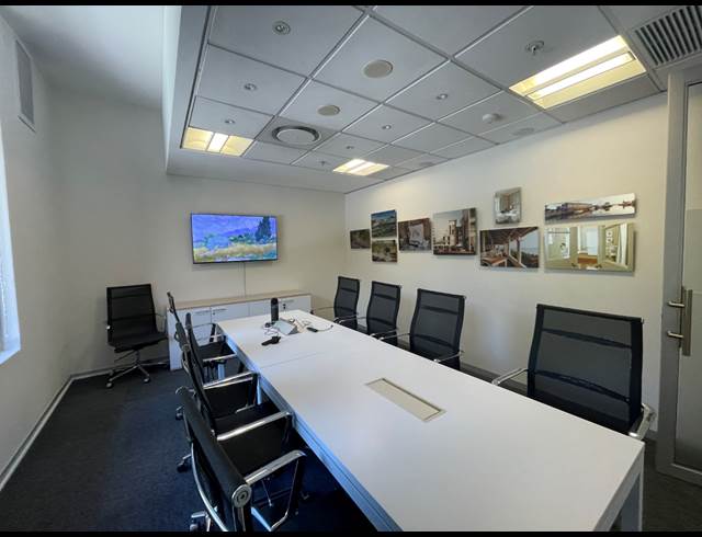 260M² OFFICE TO LET IN WATERFRONT