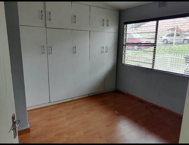 2 bed property to rent in RIDGEWAY