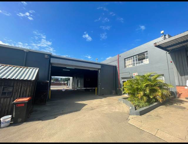 3,894M² SHOWROOM TO LET IN ROSSBURGH