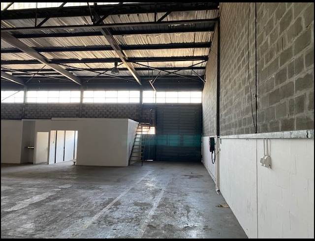 400M² WAREHOUSE TO LET IN RETREAT
