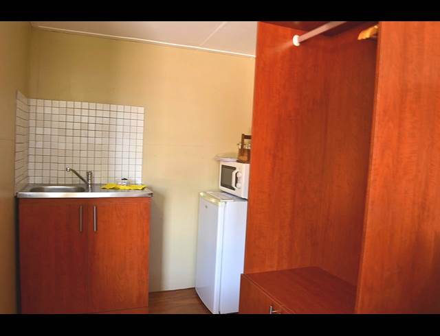 2 bed property to rent in GENERAAL DE WET
