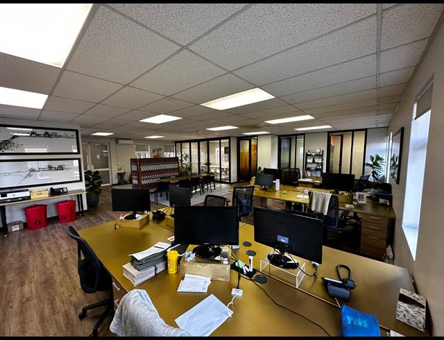 172M² SERVICED OFFICE TO LET IN HYDE PARK