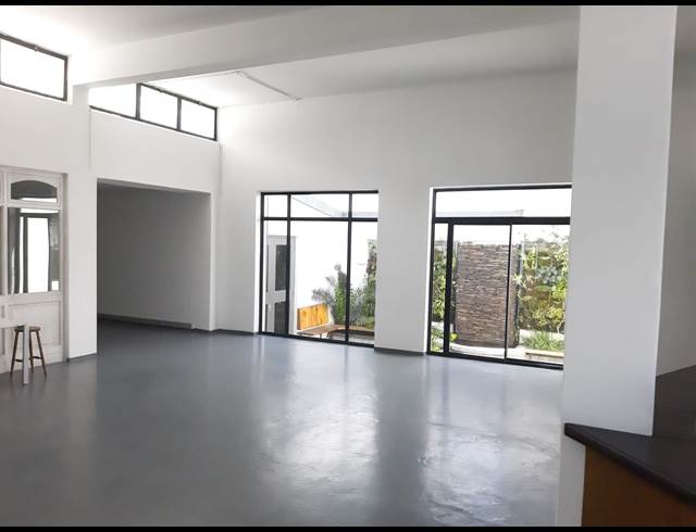 180M² BUSINESS TO LET IN WOODSTOCK