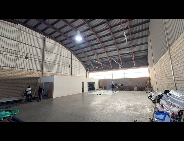490M² WAREHOUSE TO LET IN DRIEHOEK