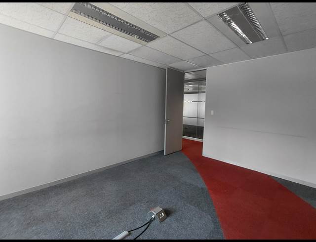 383M² OFFICE TO LET IN BRYANSTON