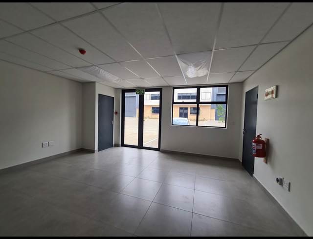 564M² WAREHOUSE TO LET IN SAMRAND BUSINESS PARK
