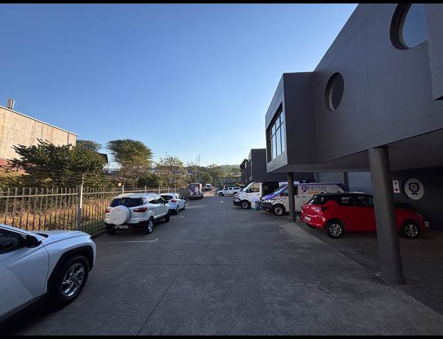 163M² WAREHOUSE TO LET IN RIVERHORSE VALLEY