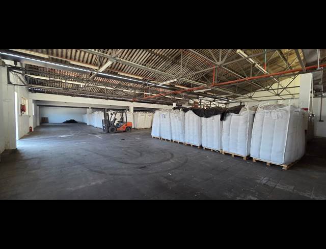 998M² WAREHOUSE TO LET IN PAARL CENTRAL