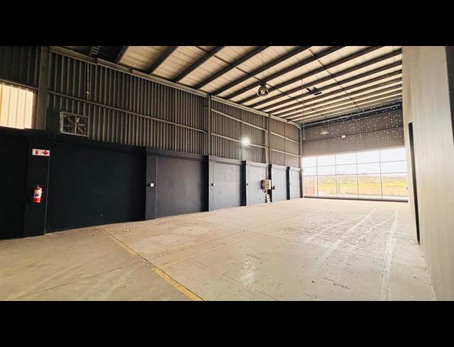 2,442M² WAREHOUSE TO LET IN DUNCANVILLE