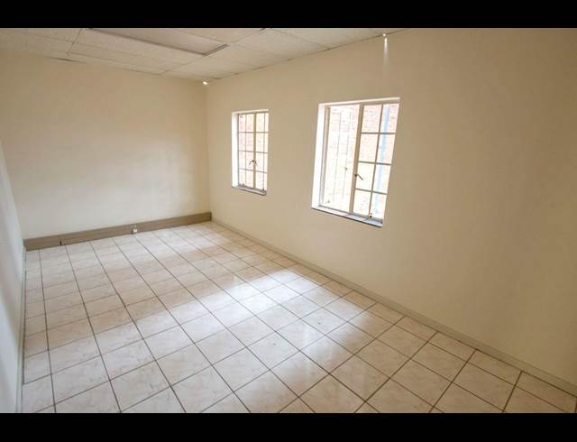 1,051M² OFFICE TO LET IN HALFWAY HOUSE