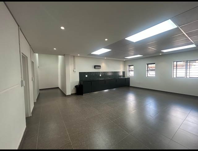198M² BUILDING TO LET IN MAITLAND