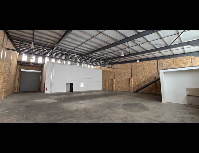 866M² WAREHOUSE TO LET IN NORTH RIDING