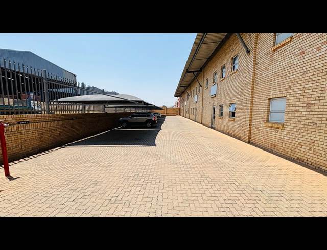 250M² WAREHOUSE TO LET IN CHAMDOR