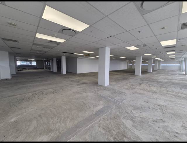 1,752M² OFFICE TO LET IN SANDHURST