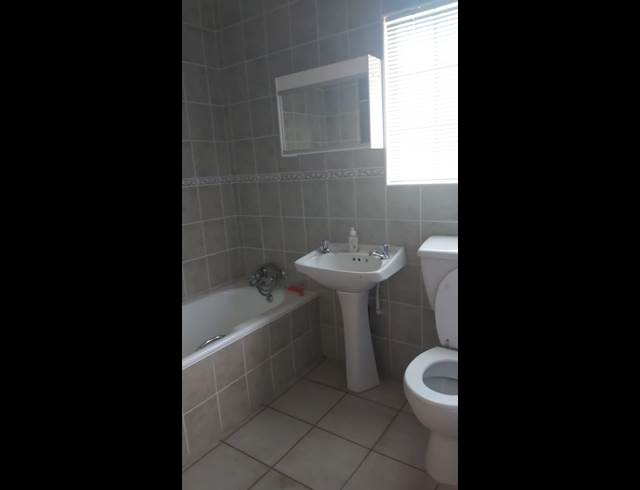 4 bed property to rent in MONDEOR