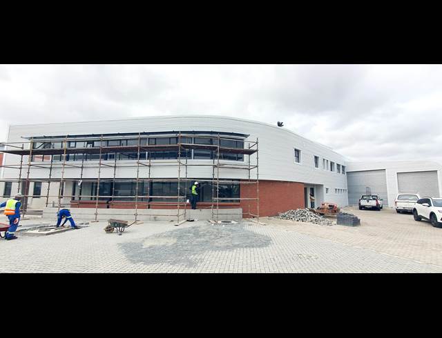 2,820M² WAREHOUSE TO LET IN KILLARNEY GARDENS