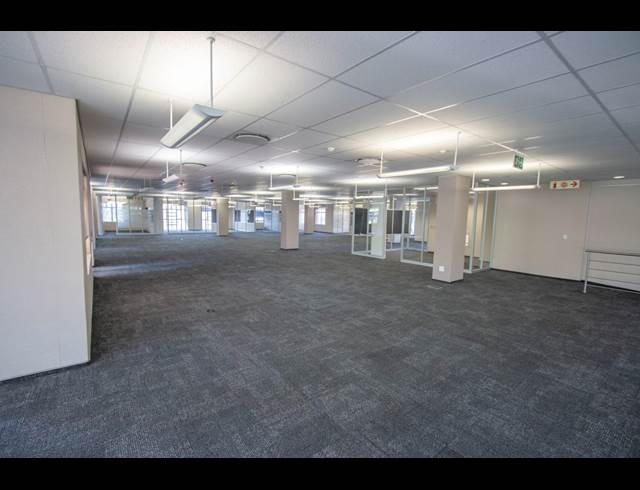 1,013M² OFFICE TO LET IN ILLOVO
