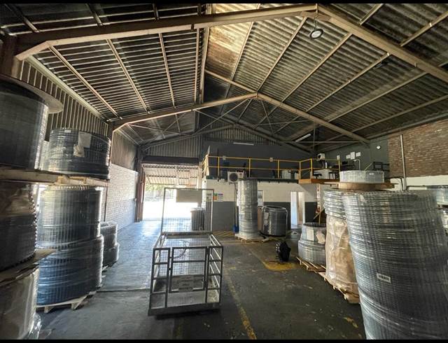 310M² WAREHOUSE TO LET IN STIKLAND INDUSTRIAL