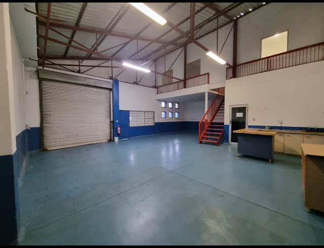 172M² WAREHOUSE TO LET IN STEELEDALE