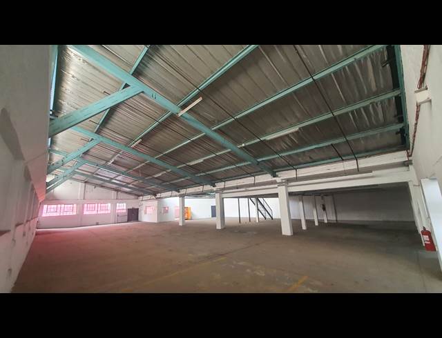 1,142M² WAREHOUSE TO LET IN STEELEDALE
